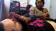 Amateur Foot Fetish Girlfriend Sucks and gives a Footjob