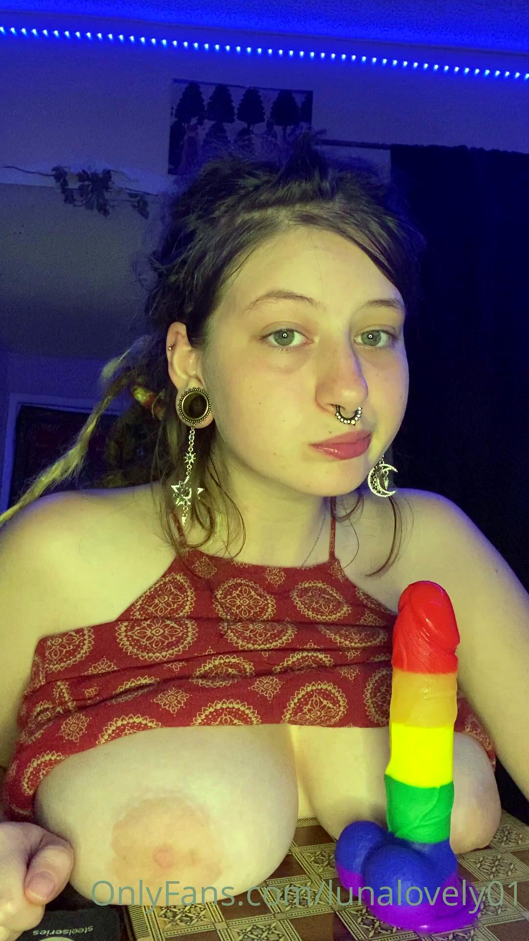 Big boobs webcam slut toys her asshole