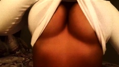 Amateur preggo hoe toys her pussy close up in fetish solo