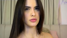 Brunette solo masturbation on webcam