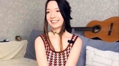 Brunette amateur webcam babe pleases pussy