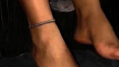 Amateur Foot Fetish Girlfriend Sucks and gives a Footjob