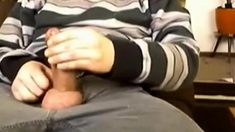 Amateur Guy Masturbates Big Cock On Webcam